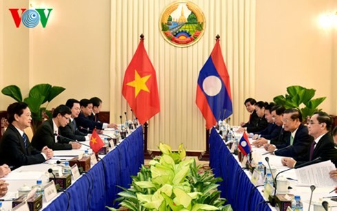 Việt Nam và Lào ký ghi nhớ về Chiến lược hợp tác trong lĩnh vực giao thông vận tải - ảnh 2